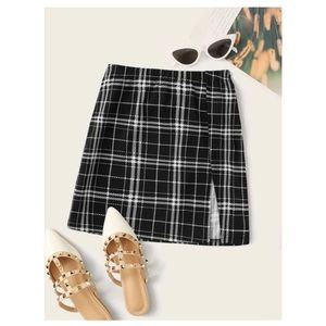 SHEIN Women’s Black and White Plaid Front Slit Mini Skirt Size XL